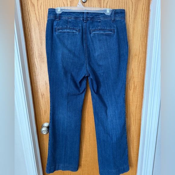 Talbots FLARE LEG PINTUCK JEANS - LAPIS WASH
Size 8 - Picture 7 of 9